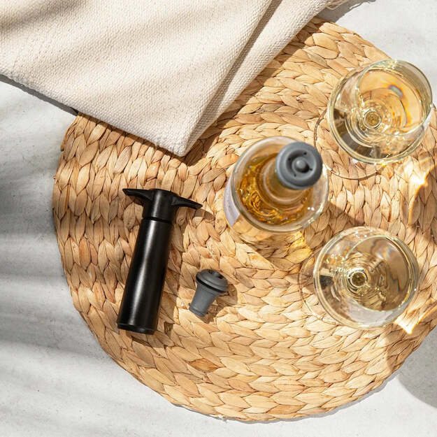 Vakuuminė vyno pompa su 2 kamščiais Vacu Vin 2